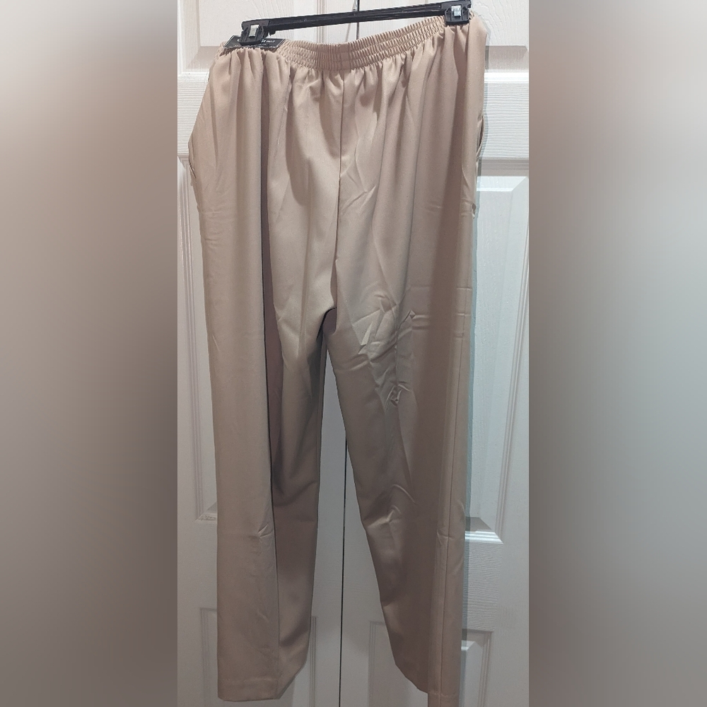 NWT,Alfred Dunner,khaki, classic fit,pullon pants- women's 6P,8P OR 14 petite - Picture 2 of 8